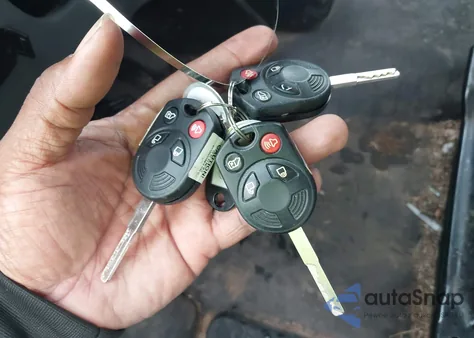 2019 Ford Transit-250 из США, поврежденный, VIN 1FTYR1CM0KKA80405